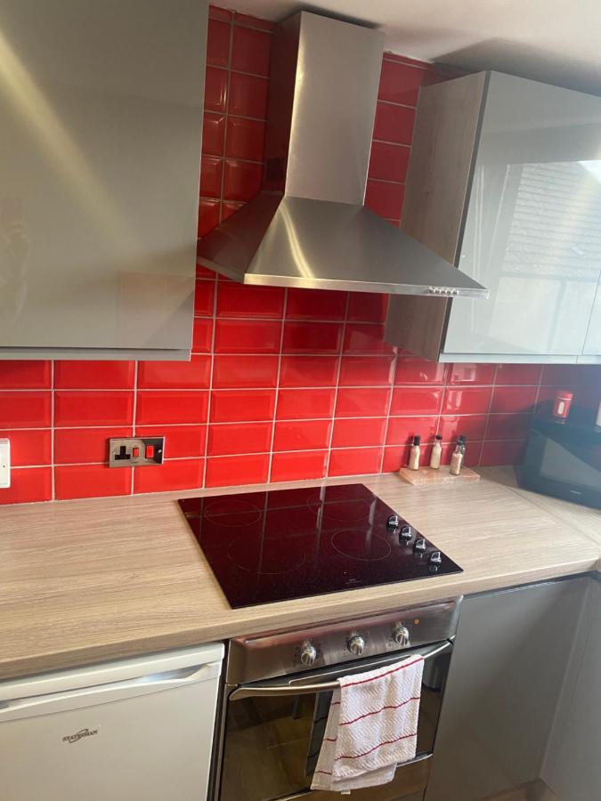 2 Bedroom Apartment In Saltcoats Town Beside The Seaside Exterior foto